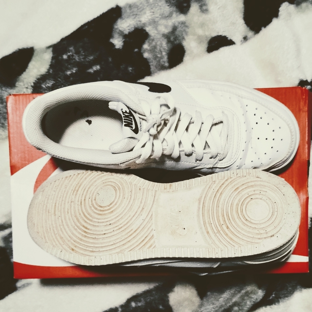 Nike Classic  White and Black Low Top Court Sneakers - Picture 3 of 4